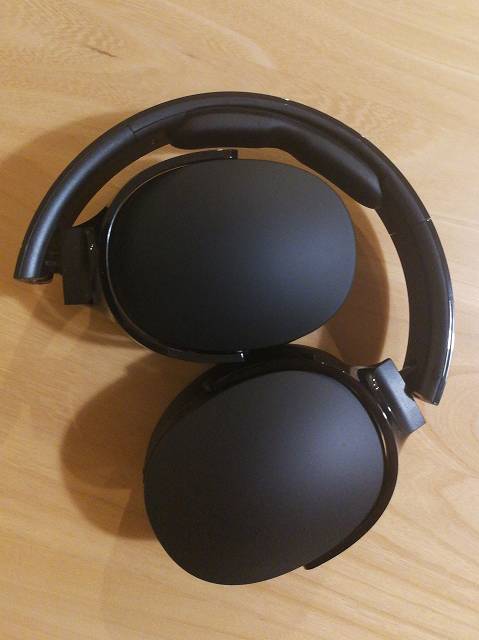 Skullcandy Hesh 3 スピーカーを90度曲げて薄く折りたたんだ状態の画像