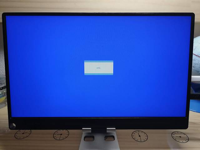 EVICIV EVC-1301 電源投入時に入力信号がなかった時のブルー画面の画像