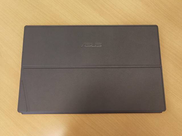 ASUS MB16AC のカバー表面の画像