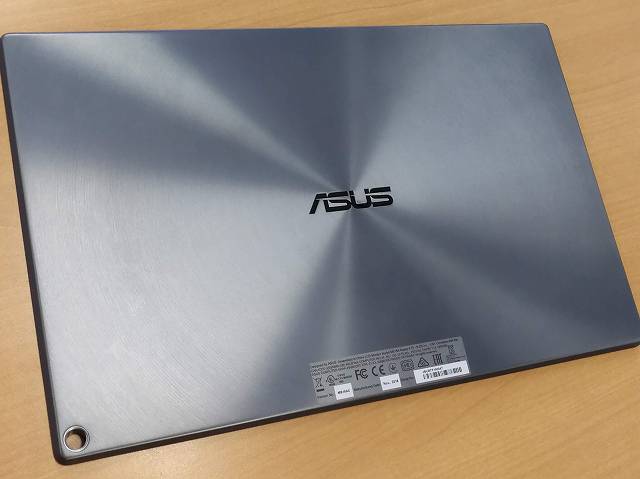 ASUS MB16AC の本体裏面の画像