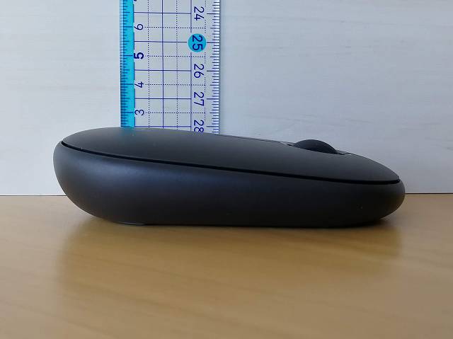 logicool Pebble M350 の高さを計測している画像