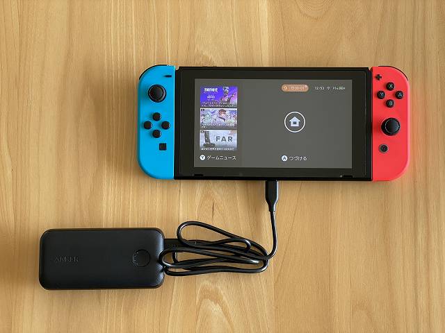 Anker PowerCore 10000 PD でスイッチに充電している状態の画像