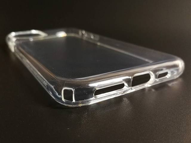 Spigen iPhone 11 Pro Max ケース クリスタル・クリアの下部の加増