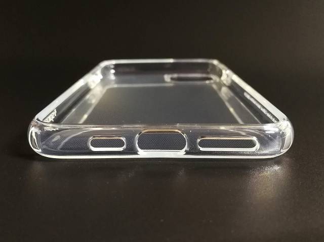 Spigen iPhone 11 Pro Max ケース クリスタル・クリアの底部の画像