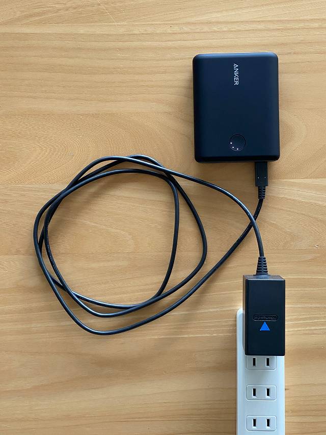 Anker PowerCore 13400 Nintendo Switch Edition は純正ACアダプターで充電可能な画像