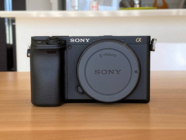 SONY α6400 の正面画像