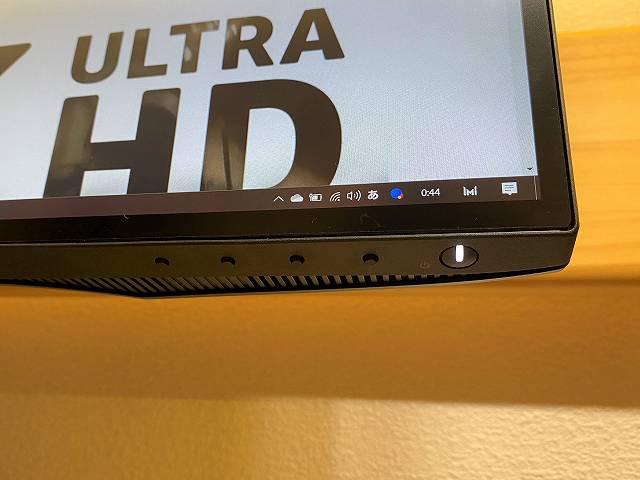 DELL U2720QM の固いメニューボタンの画像