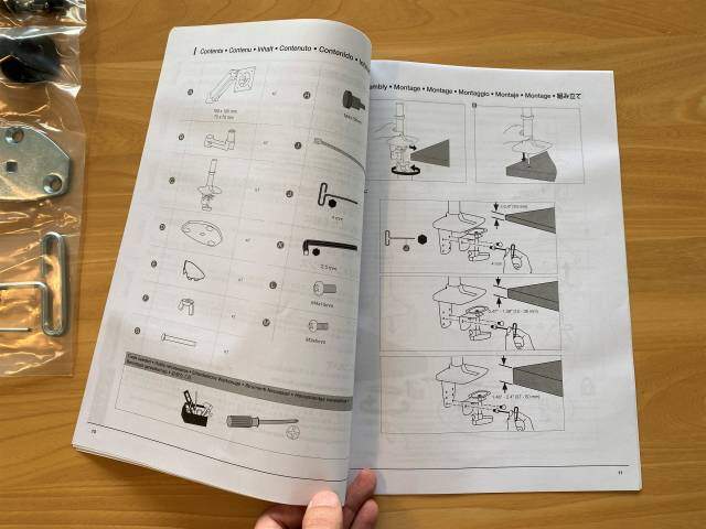 Amazonベーシック モニターアームの説明書の画像