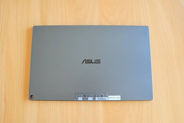 ASUS MB16ACE の背面の画像