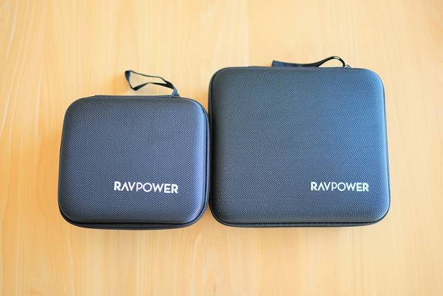 『RAVPower RP-PB054Pro』と『RAVPower RP-PB055』のケースの大きさを比較した画像