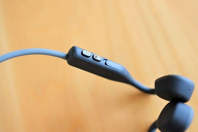 AfterShokz OpenMove の音量調整ボタンの画像