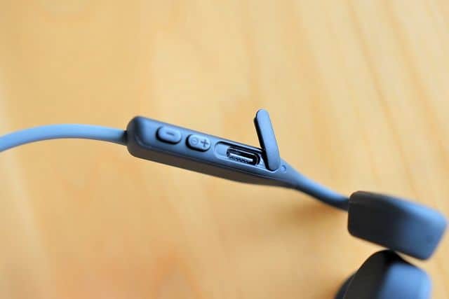 AfterShokz OpenMove の充電ポートはUSB TYPE-Cポート