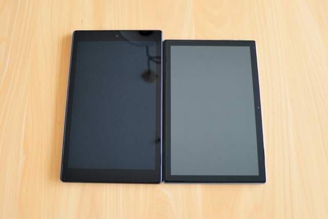 TECLAST P20HDとFire HD 10を並べた画像