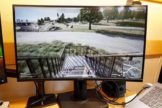 ASUS TUF Gaming VG27VQ でPUBGをプレイしている画像