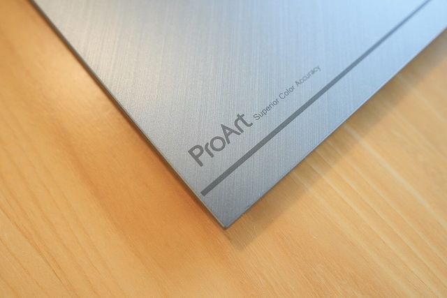 ASUS ProArt PA278QVの台座部分のProArtロゴ