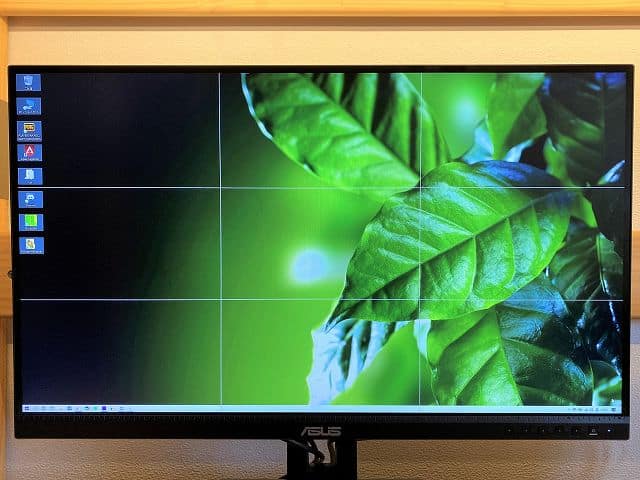 ASUS ProArt PA278QVのグリッドを表示した状態の画像