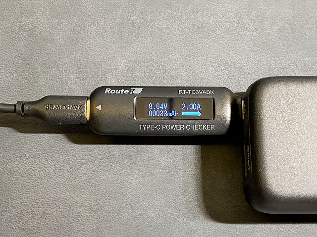 RAVPower RP-PB186 に充電するときの電力を計測している画像