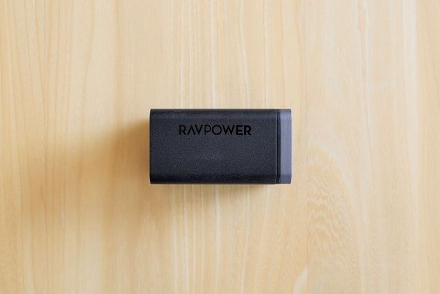 RAVPower RP-PC136の側面画像