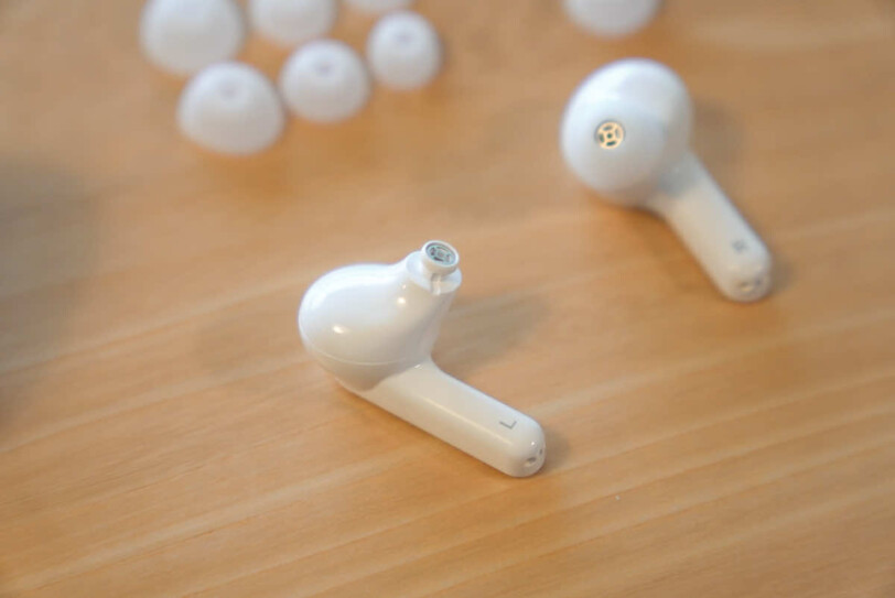 EarFun Airのイヤービースを取り外した状態の画像