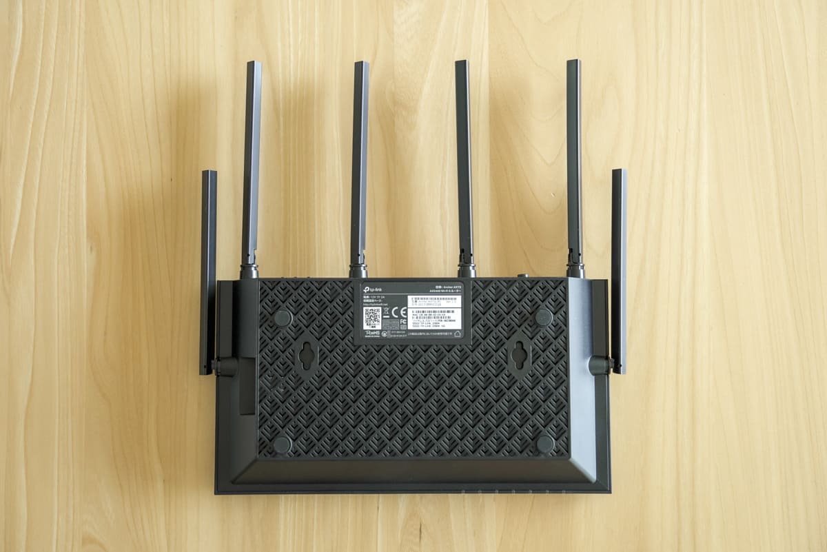 TP-Link Archer AX73 の裏面の全体像