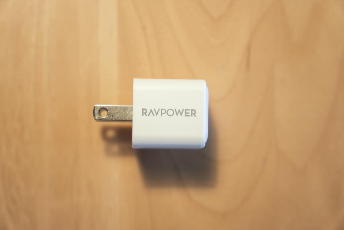 RAVPower RP-PC150のサイドのロゴ部分の拡大画像