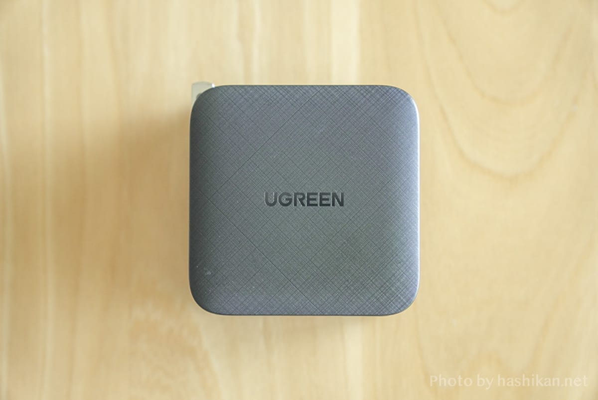 UGREEN PD充電器 65W GaN 4ポート充電器の側面の拡大画像