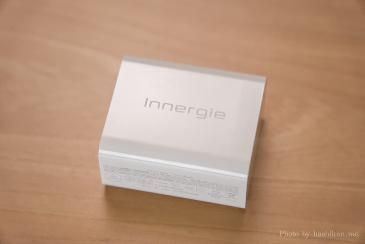 Innergie C6 Duo の真っ白な本体