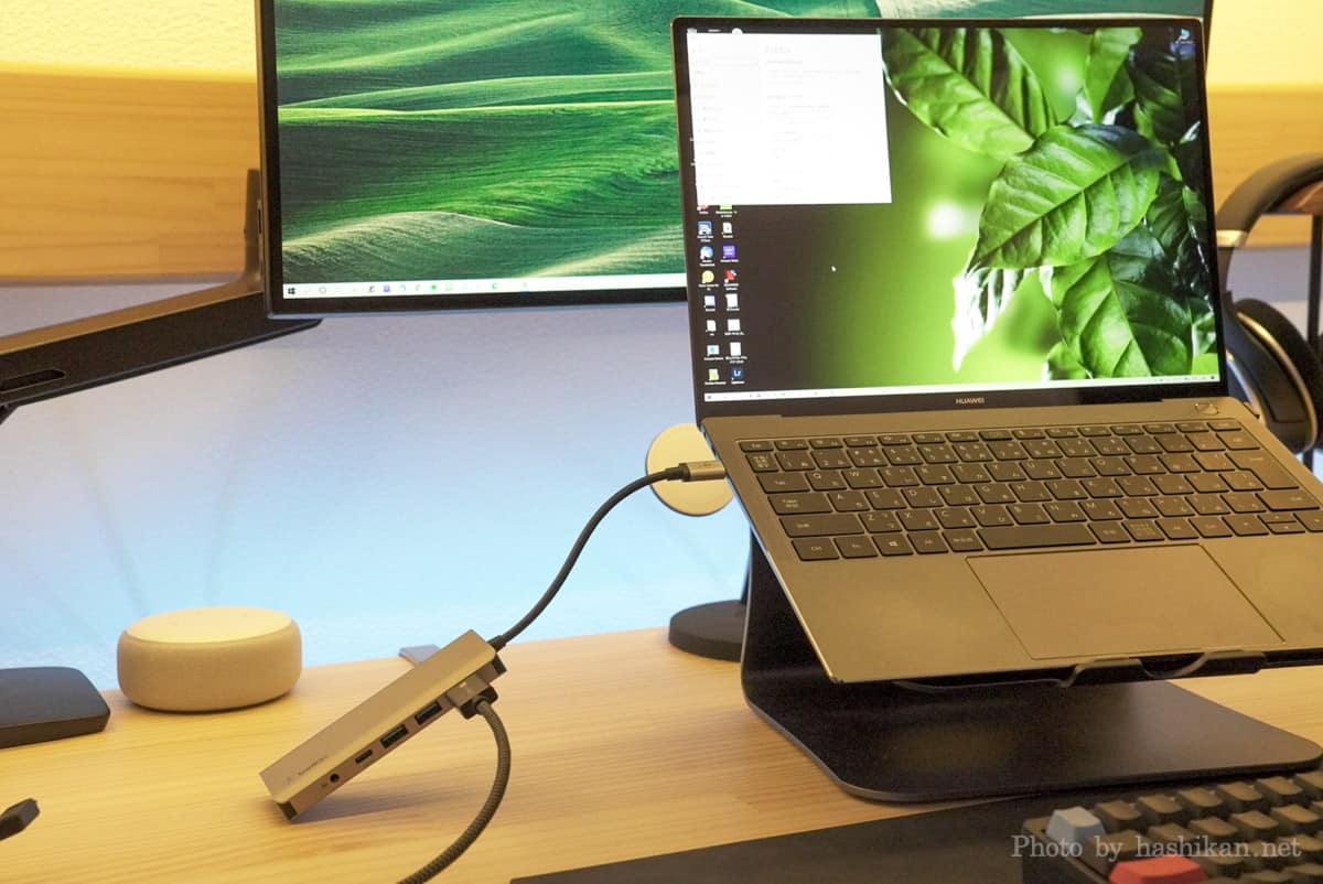 Belkin USB-C 7-in-1マルチポートハブアダプターをWIndowsモバイルノートPCに接続して4Kモニターに出力している様子