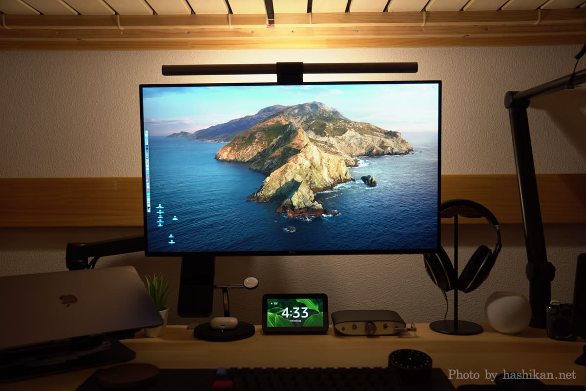 BenQ ScreenBar Haloの関節照明のみ点灯した状態の画像