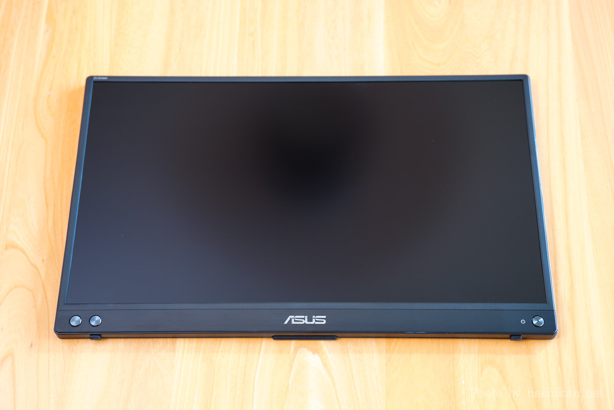 ASUS MB16ACVを正面から撮影した画像