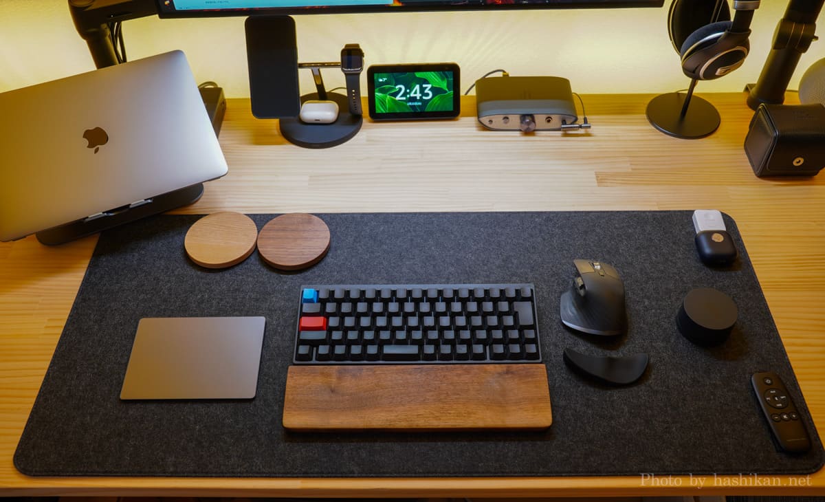 Minimal Desk Setup Desk Padをデスクに敷いている様子