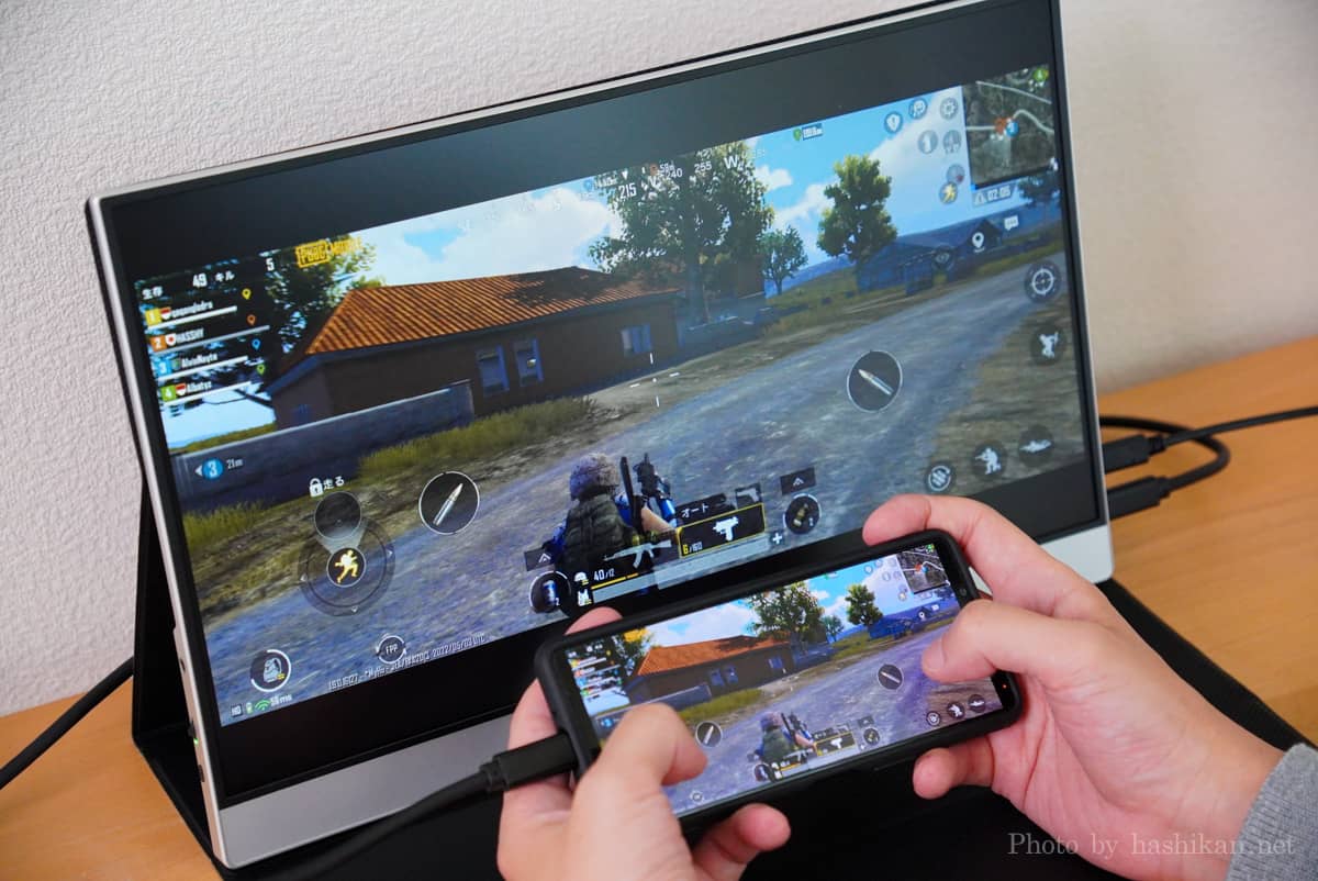 kksmart XD-1 にTYPE-Cケーブル1本でAndroidスマホを接続し、PUBGをプレイしている様子