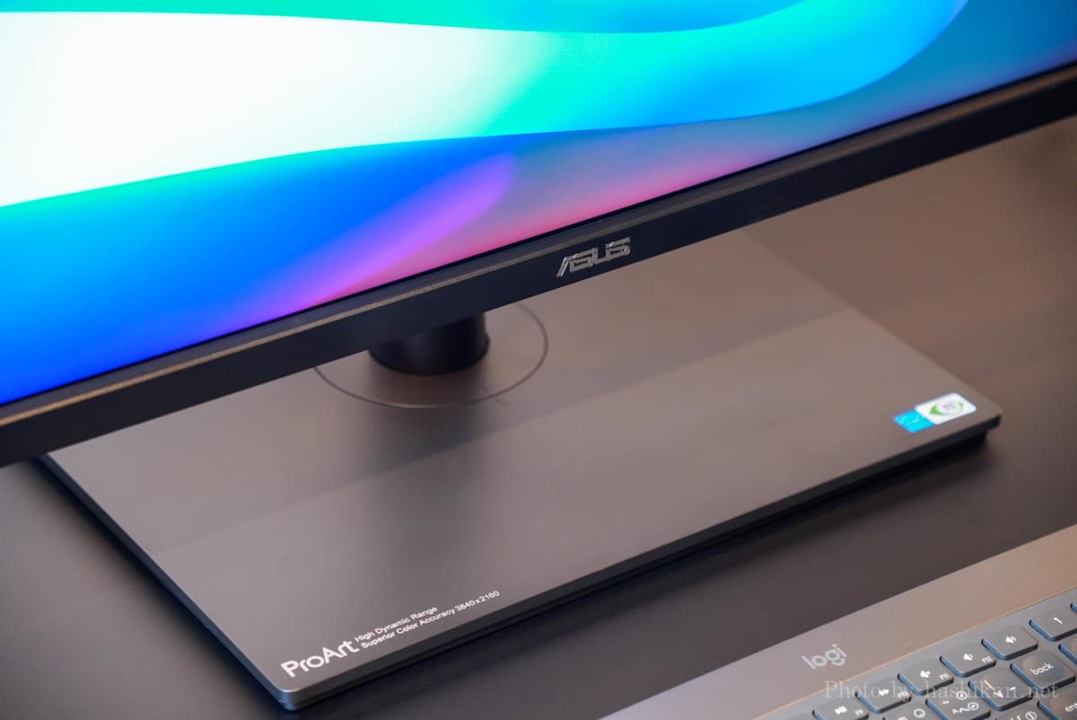 ASUS PA329CV の台座部分の拡大画像