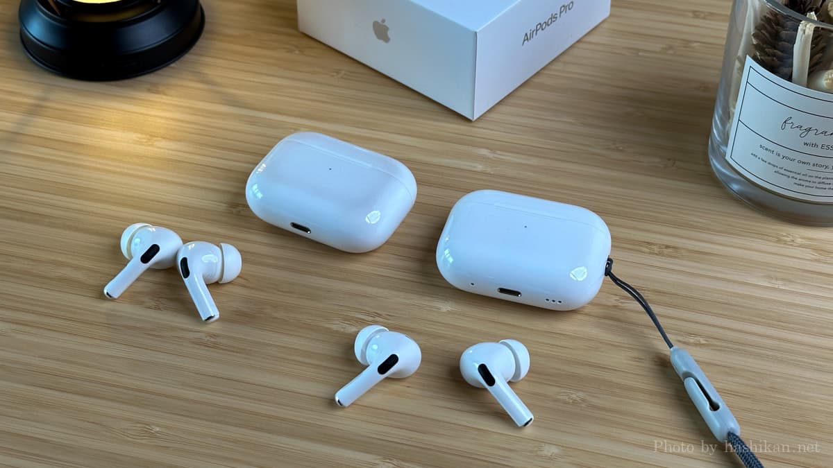 Apple AirPods Pro 第2世代と初代を比較している様子