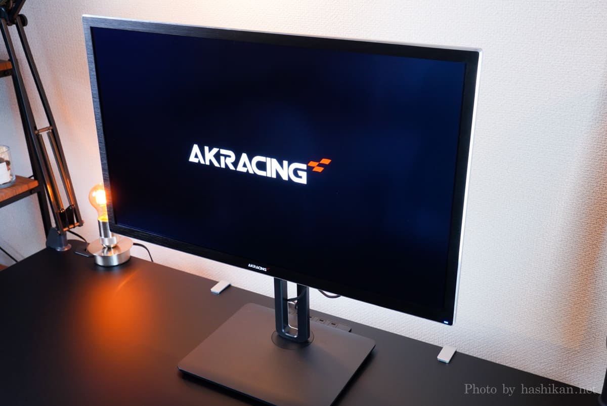 AKRACING OL2701 起動直後のロゴ表示