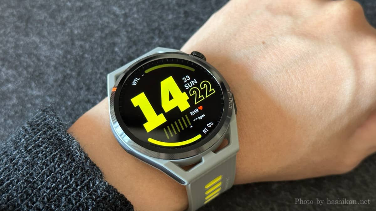 HUAWEI Watch GT Runner を装着した筆者