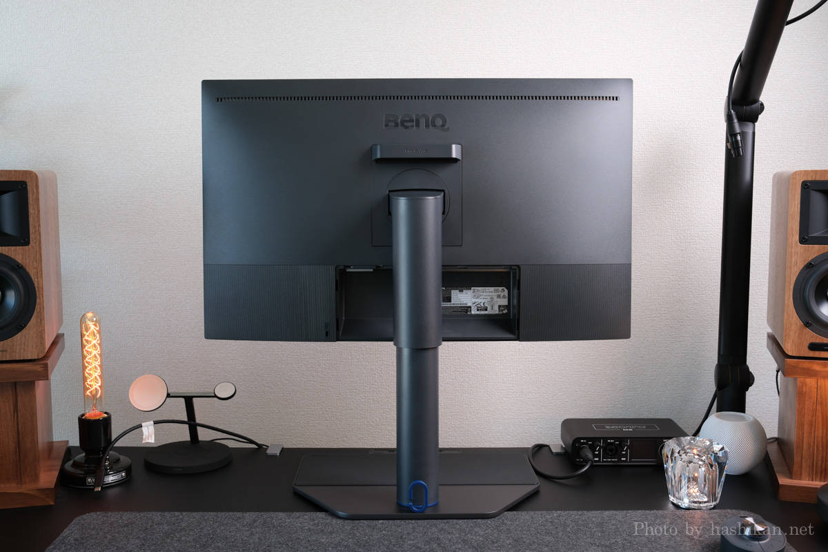 BenQ SW272Uの背面