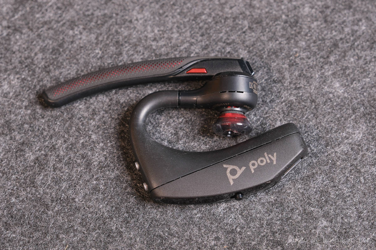 Plantronics Poly Voyager 5200の側面の拡大画像