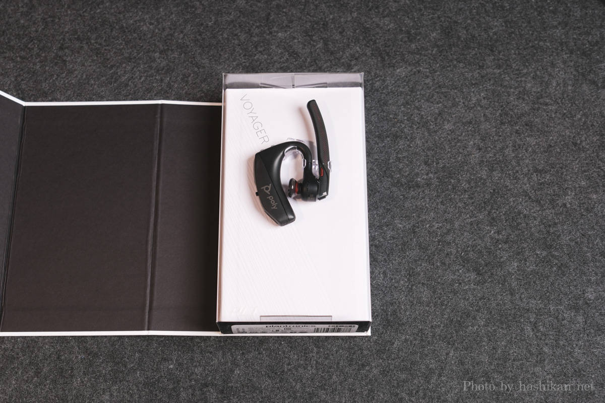 Plantronics Poly Voyager 5200のパッケージを開いた直後の画像